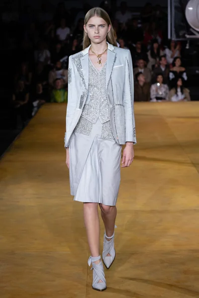 Look 46
